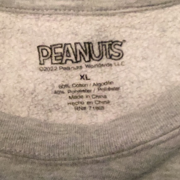 Peanuts Gray Christmas Sweatshirt Size XL EUC - Picture 2 of 8